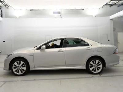 Toyota CROWN  с аукциона в Японии