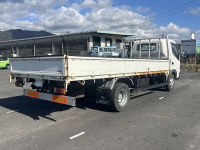 Toyota DYNA  с аукциона в Японии