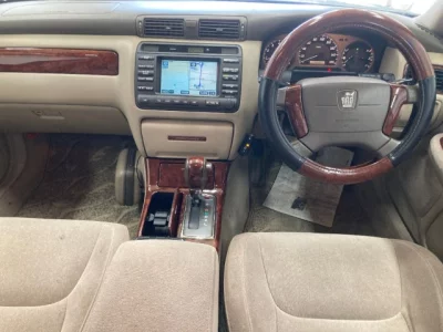 Toyota CROWN  с аукциона в Японии