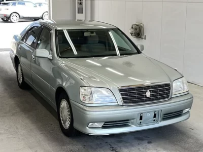 Toyota CROWN  с аукциона в Японии