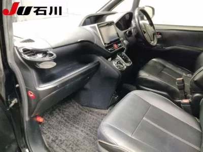 Toyota VOXY  с аукциона в Японии