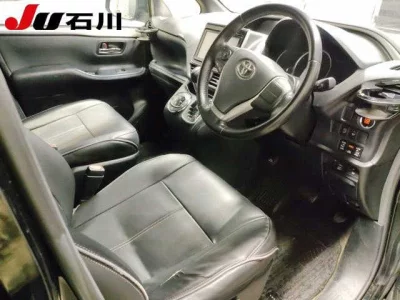 Toyota VOXY  с аукциона в Японии