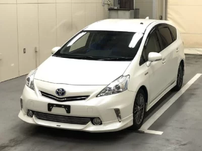 Toyota PRIUS ALPHA  с аукциона в Японии