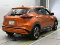 Nissan KICKS лот № 36421 оценка 4.5  с аукциона в Японии 1