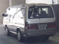 Toyota HIACE лот № 4637 оценка R  с аукциона в Японии 1