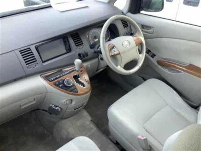 Toyota ISIS  с аукциона в Японии