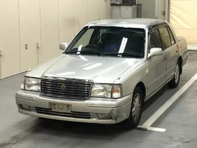 Toyota CROWN  с аукциона в Японии