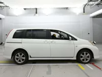 Toyota ISIS лот № 90538 оценка 3.5  с аукциона в Японии 2