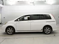 Toyota ISIS лот № 90538 оценка 3.5  с аукциона в Японии 3