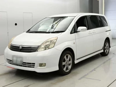 Toyota ISIS  с аукциона в Японии