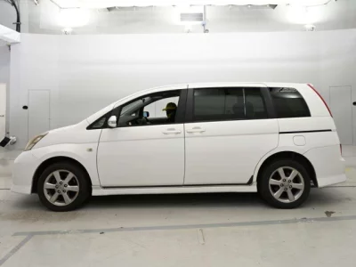 Toyota ISIS  с аукциона в Японии