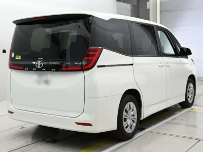 Toyota NOAH  с аукциона в Японии