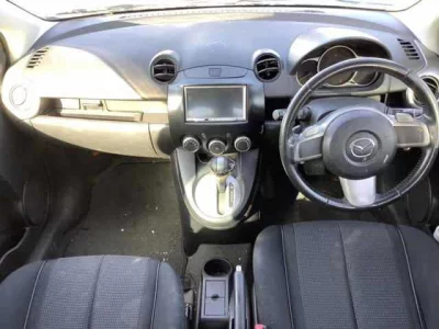 Mazda DEMIO  с аукциона в Японии