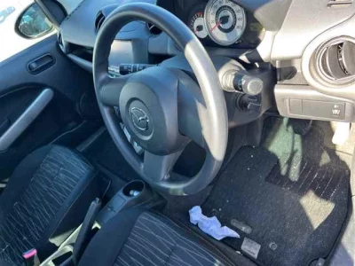 Mazda DEMIO  с аукциона в Японии