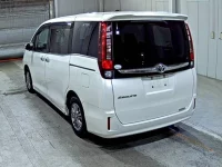 Toyota ESQUIRE лот № 3005 оценка 3.5  с аукциона в Японии 1