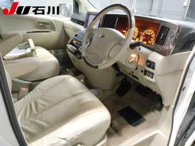 Nissan ELGRAND  с аукциона в Японии