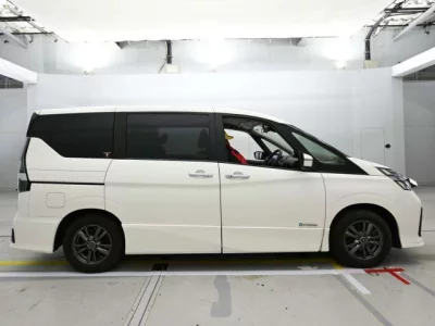 Nissan SERENA  с аукциона в Японии