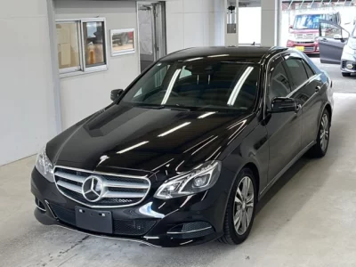 Mercedes-Benz E CLASS  с аукциона в Японии