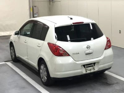 Nissan TIIDA  с аукциона в Японии