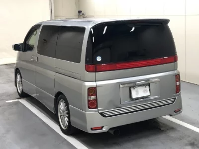 Nissan ELGRAND  с аукциона в Японии