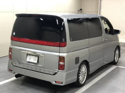 Nissan ELGRAND  с аукциона в Японии