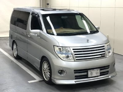 Nissan ELGRAND  с аукциона в Японии