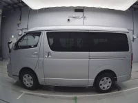 Toyota HIACE лот № 30360 оценка 3  с аукциона в Японии 3
