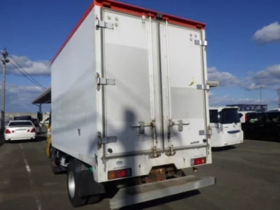 Toyota DYNA  с аукциона в Японии