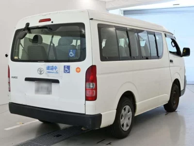 Toyota HIACE  с аукциона в Японии