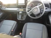 Toyota NOAH лот № 3047 оценка 4  с аукциона в Японии 2