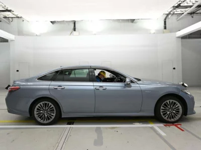 Toyota CROWN  с аукциона в Японии