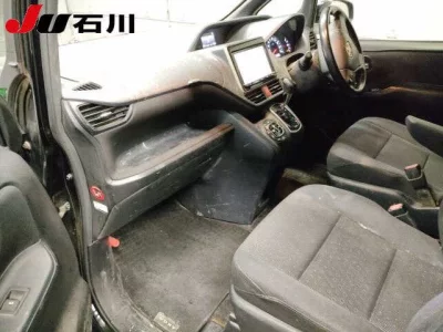 Toyota VOXY  с аукциона в Японии