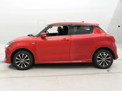 Suzuki SWIFT  с аукциона в Японии