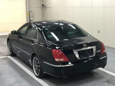 Toyota CROWN  с аукциона в Японии