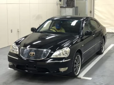 Toyota CROWN  с аукциона в Японии