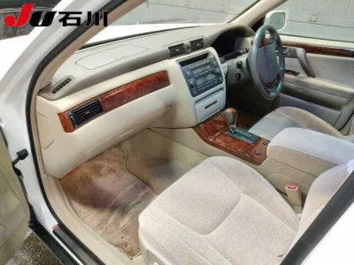 Toyota CROWN  с аукциона в Японии