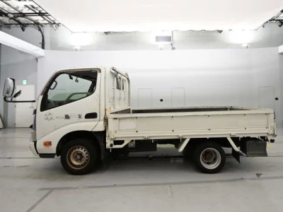 Toyota DYNA  с аукциона в Японии