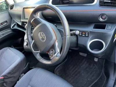 Toyota SIENTA  с аукциона в Японии