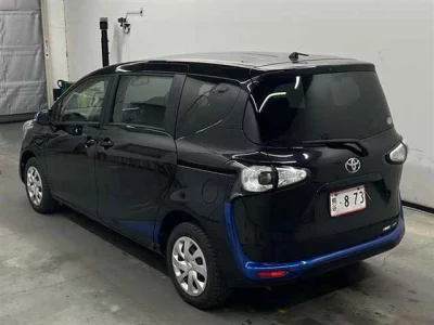 Toyota SIENTA  с аукциона в Японии