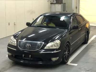 Toyota CROWN  с аукциона в Японии