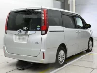 Toyota NOAH лот № 11075 оценка R  с аукциона в Японии 1