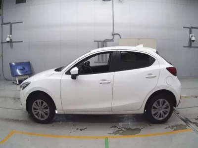 Mazda DEMIO  с аукциона в Японии