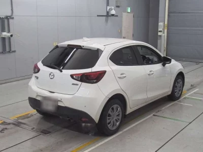 Mazda DEMIO  с аукциона в Японии