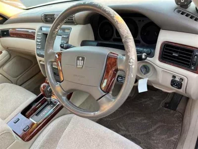 Toyota CROWN  с аукциона в Японии