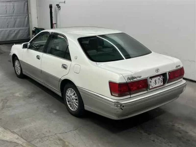 Toyota CROWN  с аукциона в Японии