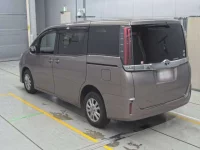 Toyota NOAH лот № 30474 оценка 3.5  с аукциона в Японии 5