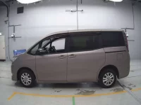 Toyota NOAH лот № 30474 оценка 3.5  с аукциона в Японии 3