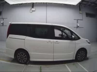 Toyota NOAH лот № 30484 оценка 4  с аукциона в Японии 2