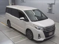 Toyota NOAH лот № 30484 оценка 4  с аукциона в Японии 4