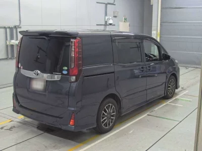 Toyota NOAH  с аукциона в Японии